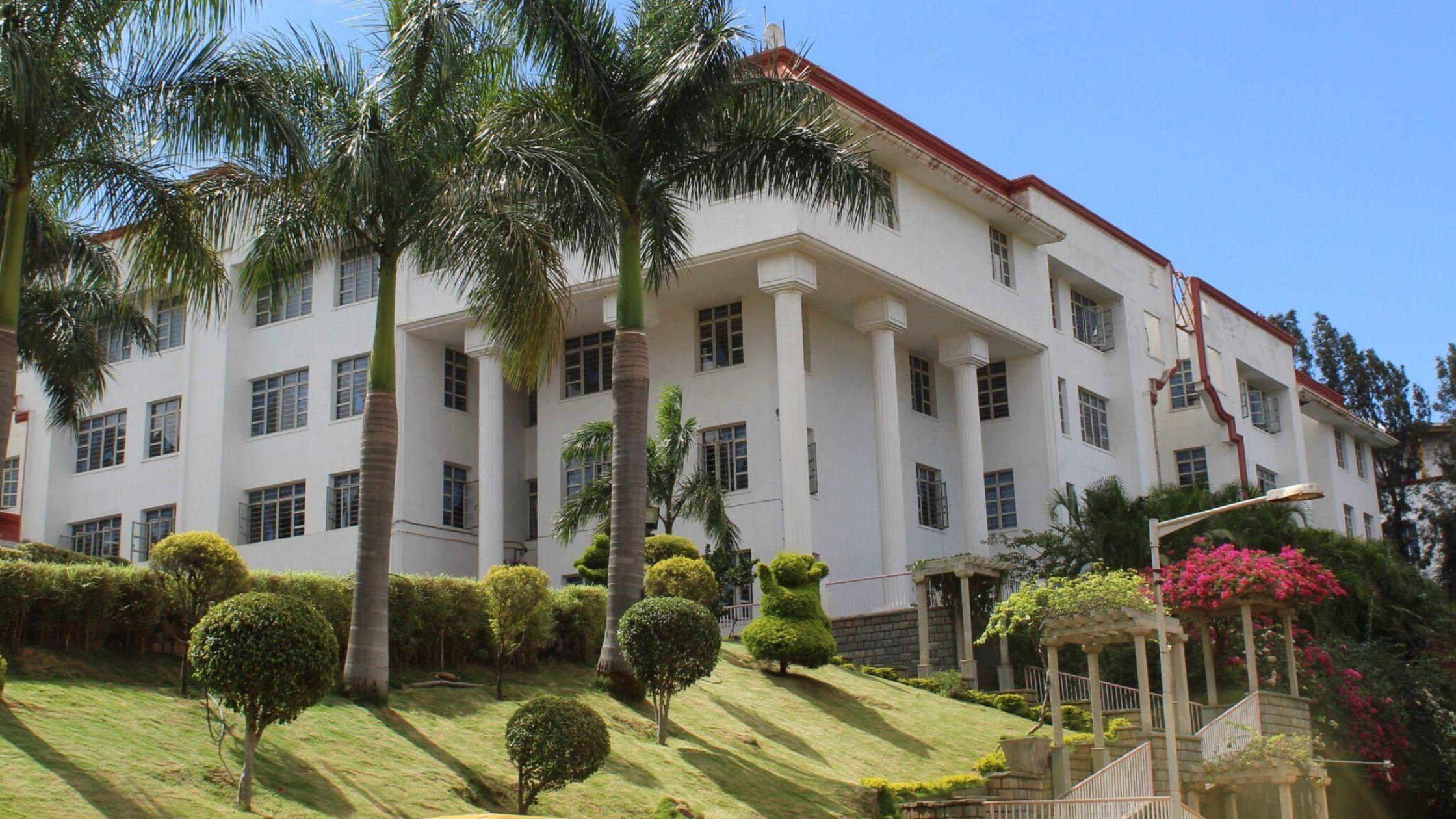 National Hill View Public School, reviews